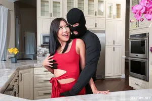 Địt nhau vụng trộm cùng cô bạn thân lồn nhiều nhớt